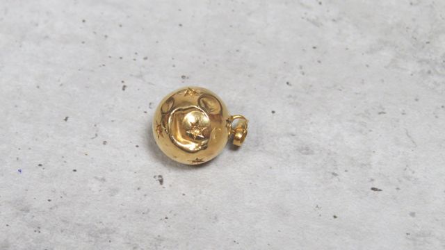 Pendentif sphère en or 18 carats 750 millièmes (sous réserve de c...