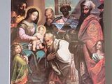 une photo d'un livre sur laquelle figure un homme tenant un bébé dans ses bras
