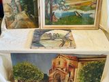 trois tableaux posés sur une table recouverte d'une nappe blanche