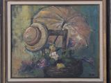 une peinture à l'huile représentant un panier de fleurs, un chapeau et un parapluie