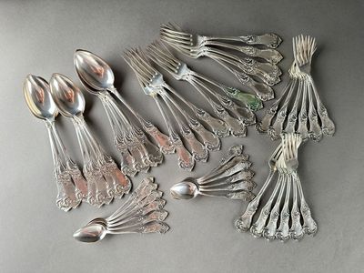 a lot of silver spoons and spoon spoons on a table