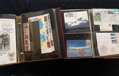 de nombreux types de timbres différents dans un classeur