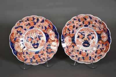 pair of japanese imari porcelain plates on stands