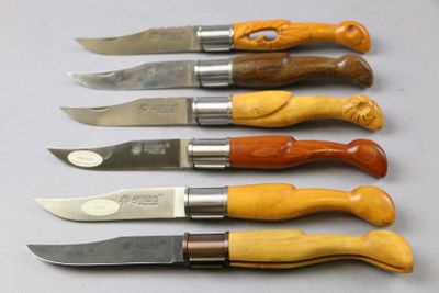 several different types of knives are lined up on a table