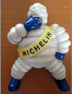 une figurine représentant un Michel Michel Michel Michel Michel Michel Michel Michel Michel Michel Michel Michel Michel Michel Michel Michel Michel Michel Michel Michel Michel Michel Michel Michel Michel Michel