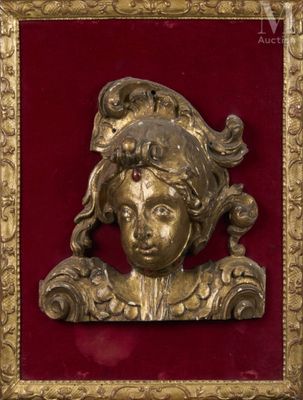 Travail du XIXème Buste d'enfant en bois sculpté et stuc dor…