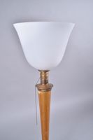 Lampe de type Mazda en bois et métal, la tulipe en opaline. (photo 2)