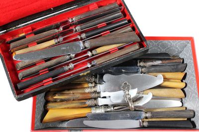 Ensemble manches corne, début XXème, comprenant 11 COUTEAUX …