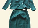 a picture of a green skirt suit and jacket