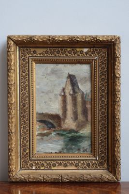 une peinture à l'huile représentant un château, posée sur une table en bois près d'un mur