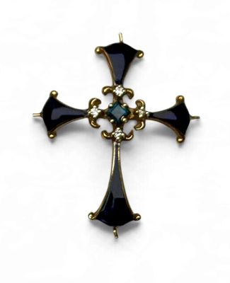 un gros plan d'une croix sur fond blanc