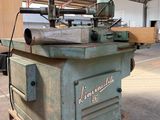 a picture of a machine that is sitting in a warehouse