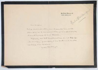 une photo en noir et blanc d'une lettre écrite à la main sur une feuille de papier