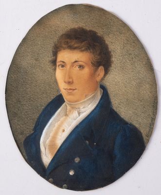 portrait d'un homme vêtu d'une veste bleue et d'une chemise blanche