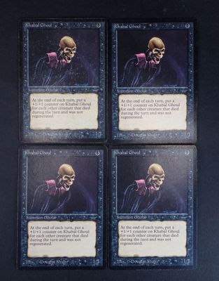 un jeu de quatre cartes sur lesquelles figure un squelette