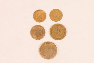 PAS D'ENCHERES LIVE - FRAIS 5% HT. Cinq pièces en or comprenant une So - Photo 1