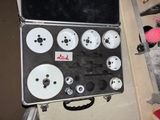 une valise contenant tout un tas d'outils