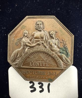 une pièce d'or portant l'image d'un homme et d'une femme