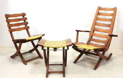 two chairs and a table in a room with a white wall