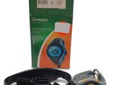 une boîte sur laquelle sont posés une montre et une ceinture