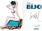 un dessin représentant une femme en bikini assise sur une chaise