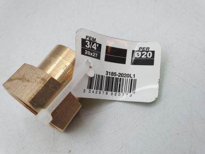 une image d'un raccord en laiton sur lequel figure un code-barres