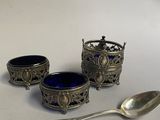 service à thé plaqué argent avec tasses en verre bleu et cuillères