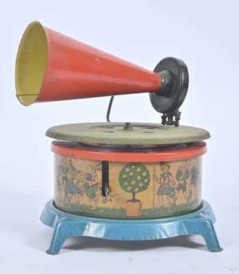 une boîte à musique à l'ancienne munie d'un cornet