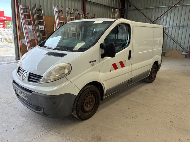 Véhicule utilitaire RENAULT Trafic immatriculé DK-675-DW, 1ère mi