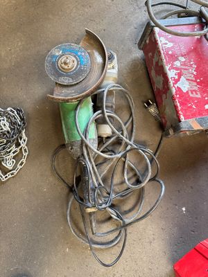 a lot of wires that are laying on the floor