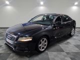 une image d'une audi noire garée dans un garage