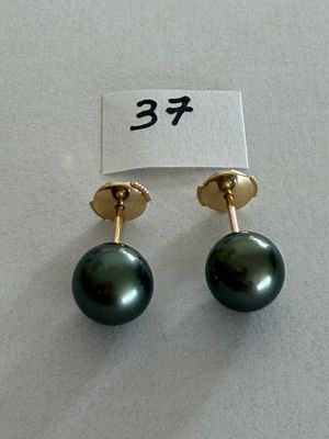 Paire de Boutons d'Oreilles en or jaune, rehaussés de 2 perl…