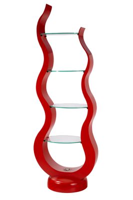 L'étagère rouge est dotée de tablettes en verre de chaque côté.