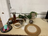 Ensemble comprenant des dames-jeannes en verre et divers obj… (photo 5)