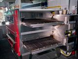 un grand four situé dans une cuisine