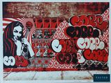 tableau représentant une femme en train de parler au téléphone portable devant un mur recouvert de graffitis
