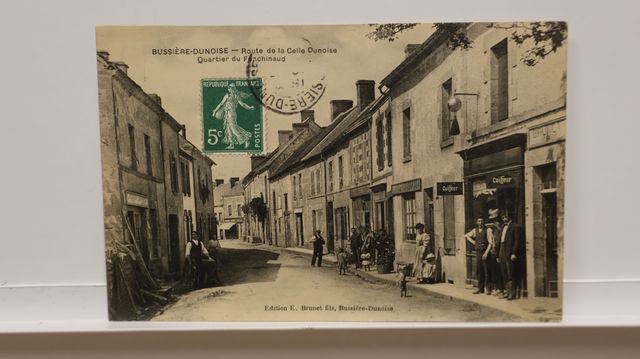 Bussière Dunoise : Route de La Celle-Dunoise. TBE