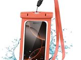 un téléphone portable muni d'un étui étanche