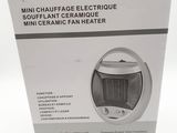 boîte contenant un mini-radiateur, avec le mode d'emploi à l'intérieur