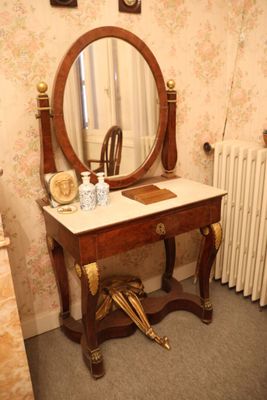 Coiffeuse en acajou et placage d'acajou ouvrant par un tiroi…