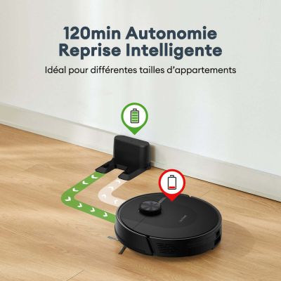 une photo d'un aspirateur robot posé sur le sol, près d'un mur