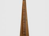 une image représentant un instrument en bois sur fond blanc