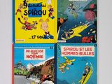 quatre livres pour enfants sont alignés sur une surface blanche