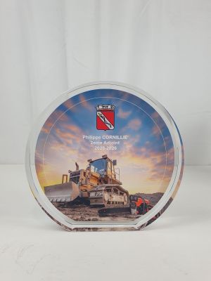 la photo montre l'image d'une photo représentant un bulldozer sur une assiette