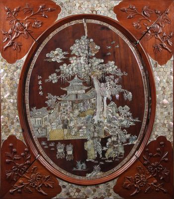 VIETNAM, DÉBUT DU XXe SIÈCLE Grand panneau ovale verticale e… - Photo 1