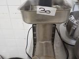 une machine posée sur le comptoir d'une cuisine
