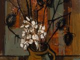 tableau représentant un vase de fleurs posé sur une table, avec une fenêtre en arrière-plan
