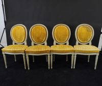 Suite de quatre chaises en bois peint blanc mouluré à dossie…