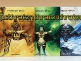 trois couvertures d'une série de romans fantastiques, représentant notamment une femme et un démon