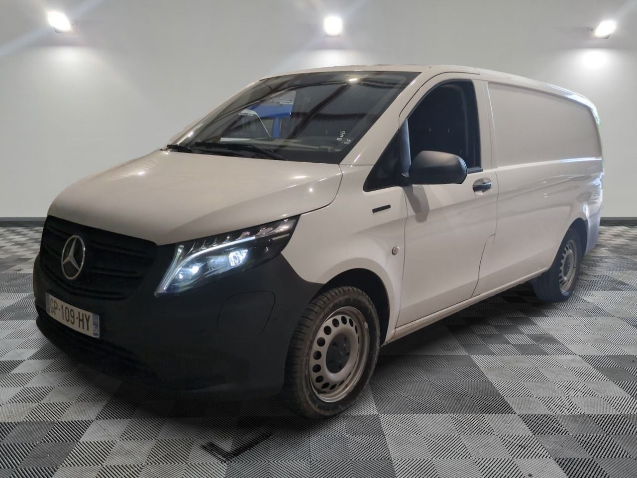MERCEDES - EVITO FOURGON 60 KWH LONG FWD - EL - Mise en service: 06/06/2023 - Test moba ok Voyant pneumatique allumé ...